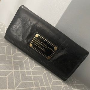 EUC Marc by Marc Jacobs Black Bifold Wallet. No dust bag included.